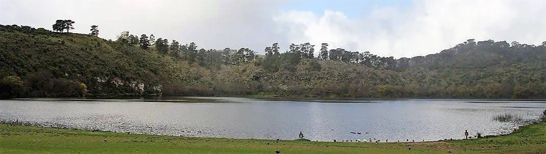 Mount Gambier Valley Lake - Crater Walks, Playgrounds ...