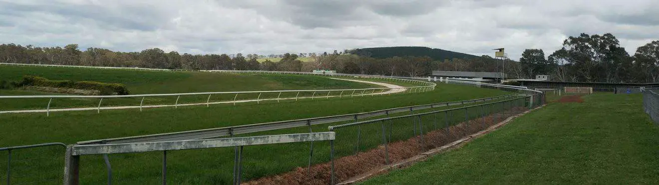 Casterton Racecourse - Horse Racing Track, Entry Prices & Map, VIC